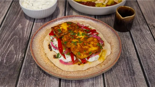 Pity jogurtowe z halloumi w miodzie